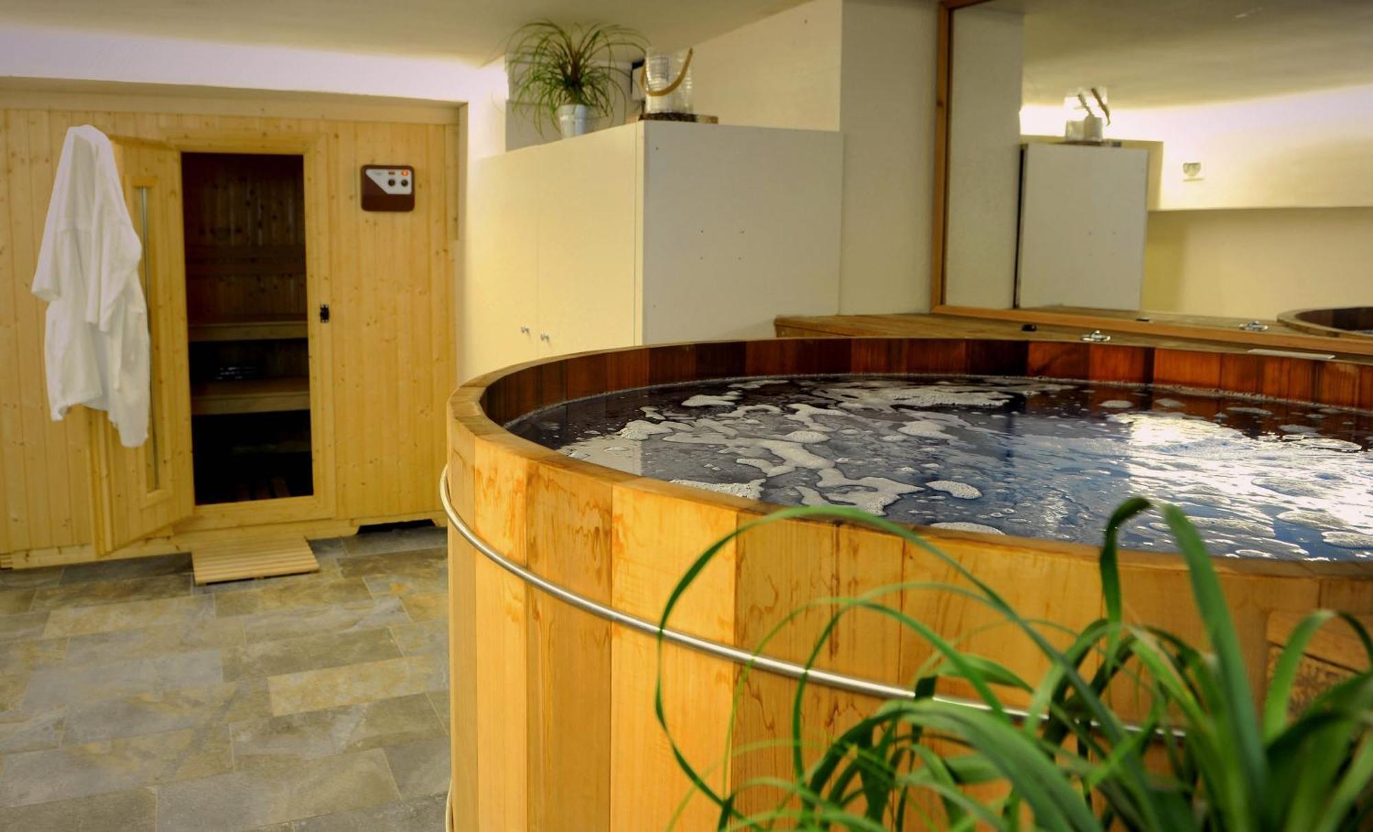 Logis Hotel La Breche De Roland Gèdre Eksteriør bilde